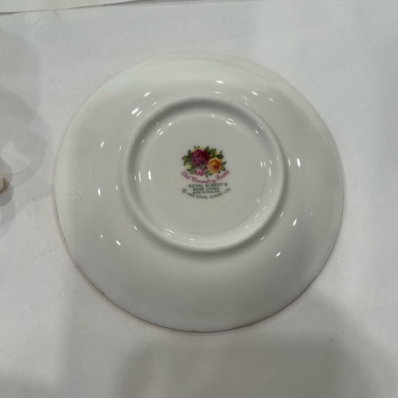 Vintage Royal Albert Bone China Old Country Roses Tea Cup And Saucer Set 1962 - Picture 12 of 13